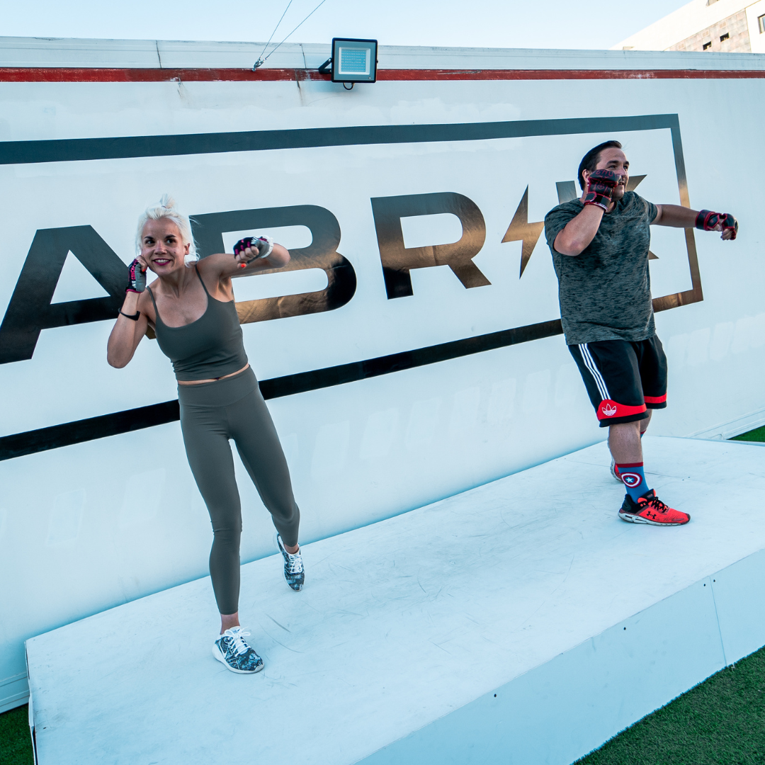 Clase dirigida de F-Combat en el gimnasio