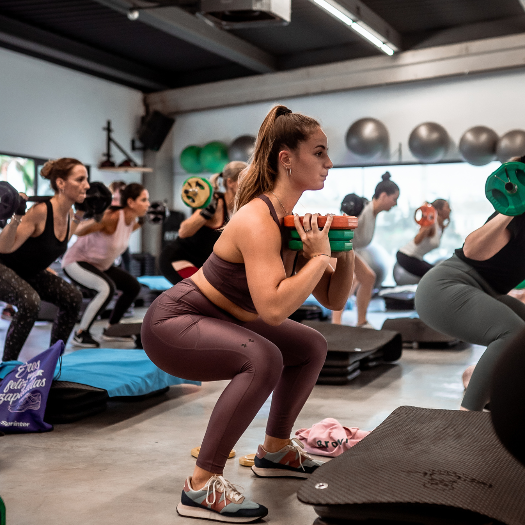 Clase dirigida de F-Pump en en el gimnasio