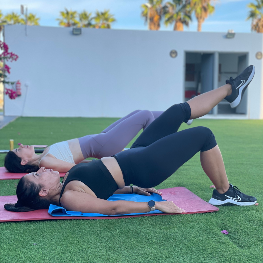 Clase dirigida de entrenamiento GAP en el gimnasio